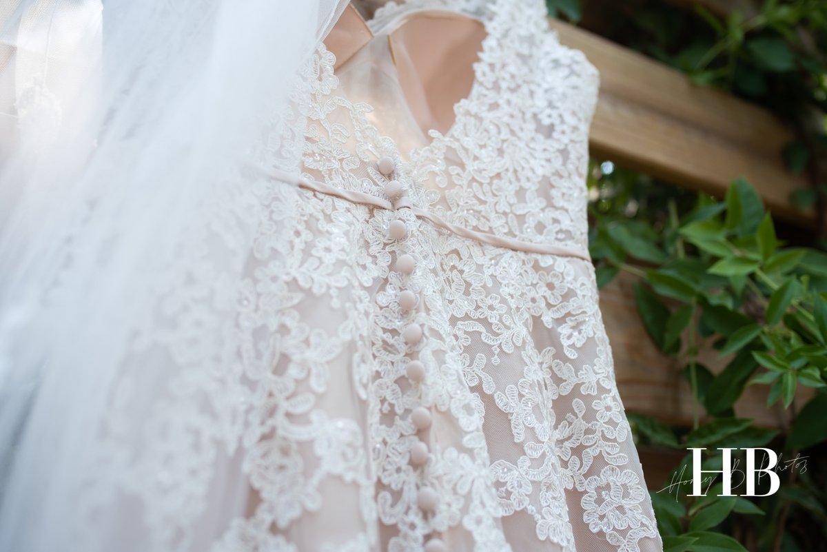 This Dress!! #gettingmarried #bridal #bride #brideandgroom #perfectday #prewedding #theknot ##weddingdaylook  #weddingdress #weddinggown #lace #weddingwire #weddingphotographer #honeybphotos