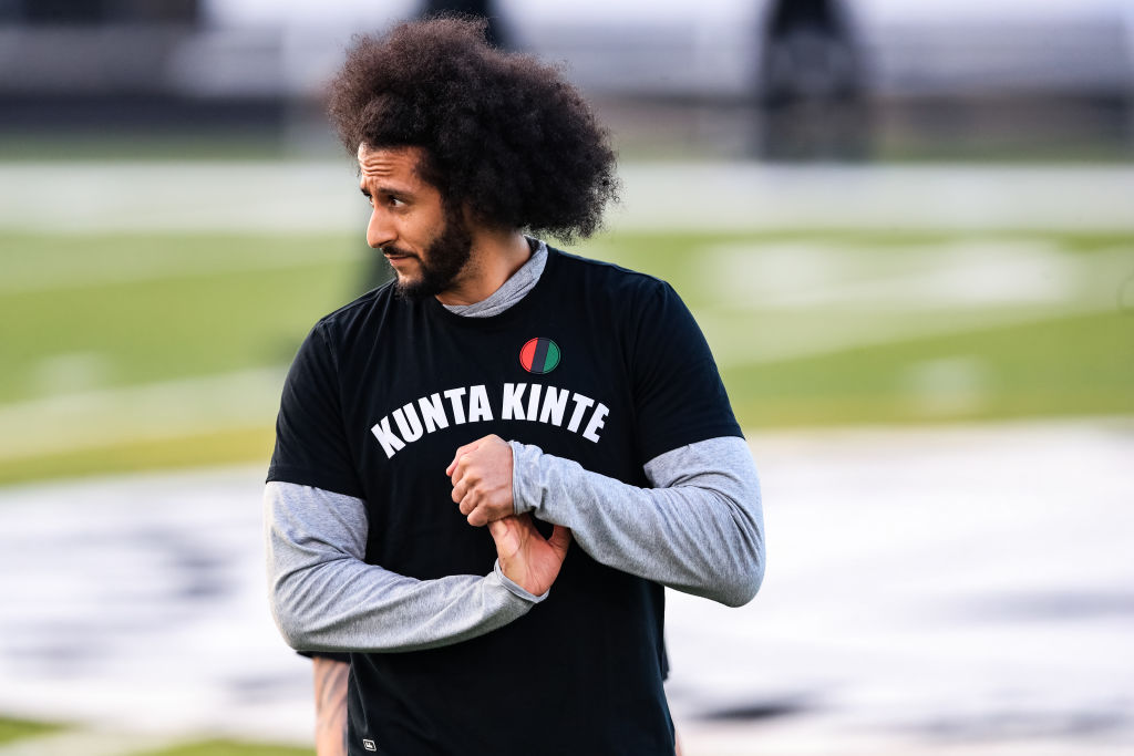 BleacherReport's tweet photo. Some interest in signing Colin Kaepernick following George Floyd’s death was “fake,” with NFL teams having “’zero interest” in months, per @ProFootballTalk https://t.co/dCTtlz0xKj