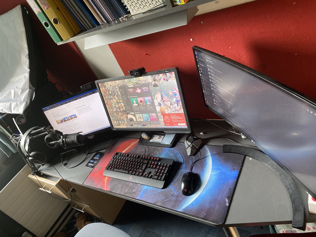 PeakIsLive's tweet photo. Big thanks to @ZOWIE_EU for the amazing new #CeleritasII to help me with the new year with @EsportsRoe . Time to up the frames, up the games and get those wins!

Goes nicely with my BenQ XL2411P 144hz monitor and Zowie FK2 mouse.

New things ahead, what a way to start it off! https://t.co/wp3n5ryJMf