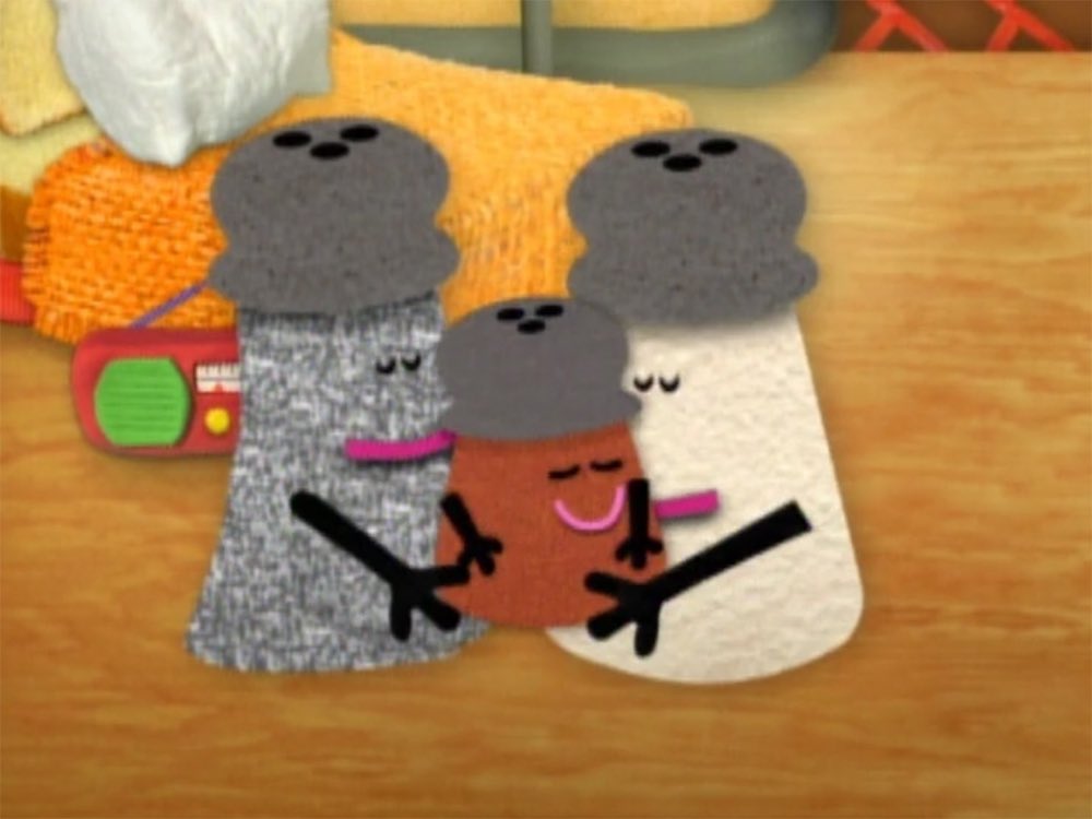 josephlongo_'s tweet photo. We need to hold Blue’s Clues accountable for tricking kids into believing paprika is made of salt and pepper https://t.co/RMpjTyhuix