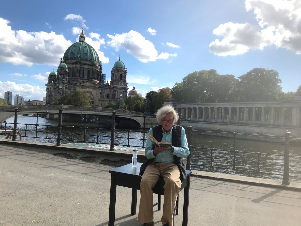 deBritish's tweet photo. Thank you, @ilb_ for a very successful #berlinliest on Sunday. Splendid weather at #JamesSimonPark had @paulsmithbc attract many listeners for @larimah's WHAT IT MEANS WHEN A MAN FALLS FROM THE SKY in a picturesque setting in front of Berlin #Museumsinsel and #BerlinerDom. #ilb20 https://t.co/J7opYkyZTW
