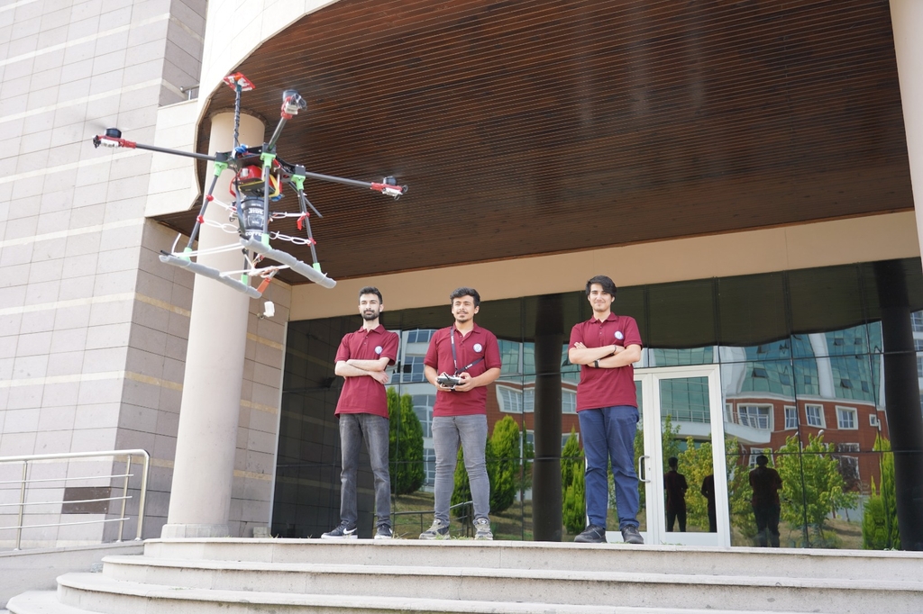 Üniversitemiz Tunga İnsansız Hava Aracı Takımı, TÜBİTAK ve TEKNOFEST tarafından düzenlenen “2020 Uluslararası insansız Hava Aracı Yarışması”nın ‘Detaylı Tasarım Raporları’ aşamasını geçerek hem yeni destek aldı hem de yarışmalara katılmaya hak kazandı.

w3.bartin.edu.tr/haberler/insan…