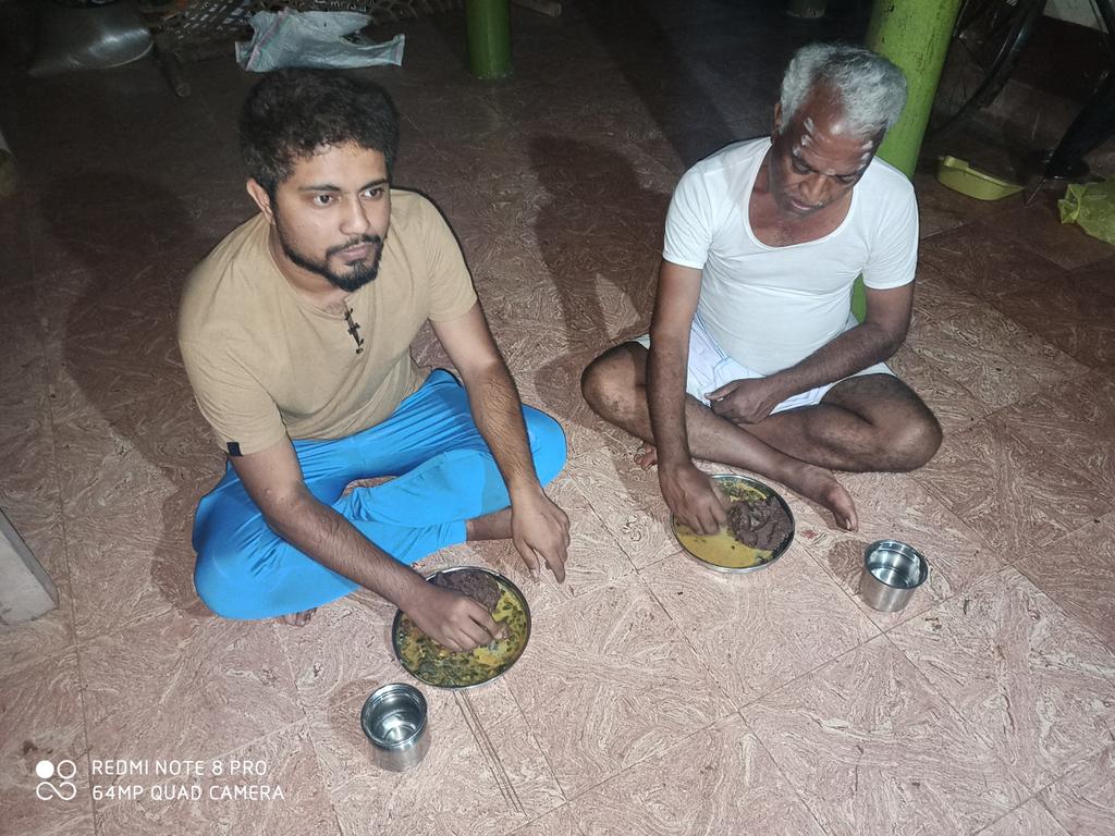 OPratham's tweet photo. #ಬಿದಿರುಕಡ್ಲೆ ಸಾರು!ಆರಾಮಾಗಿ ಊಟ ಮಾಡಕೆ ಕೂತೆ!#ನಟಭಯಂಕರ release ಯಾವಾಗ?ಮದುವೆ ಯಾವಾಗ ಆಗ್ತೀಯ ಅಂತ ಶುರು ಆಯ್ತು.discussionಎಲ್ಲೆಲ್ಲಿಗೋ ಹೋಗುತ್ತೆ ಅನ್ನಿಸ್ತು!
ನಾನು ಒಂದು ಹುಡ್ಗಿನ ನೋಡಿದೀನಿ ಅಂತ ಮಾತು ಶುರು ಮಾಡಿದ್ರು ನಮಪ್ಪ!ಸಂಕ್ರಾಂತಿಗೂ ಮುಂಚೆengagementಅಂದ್ರು😱
ಉತ್ತರ ಗೊತ್ತಿಲ್ಲದ ಪ್ರಶ್ನೆಗೆ ಏನ್ ಹೇಳೋದು?ಊಟ ಮುಗಿಸಿದೆ https://t.co/ecvZ4BtzmB