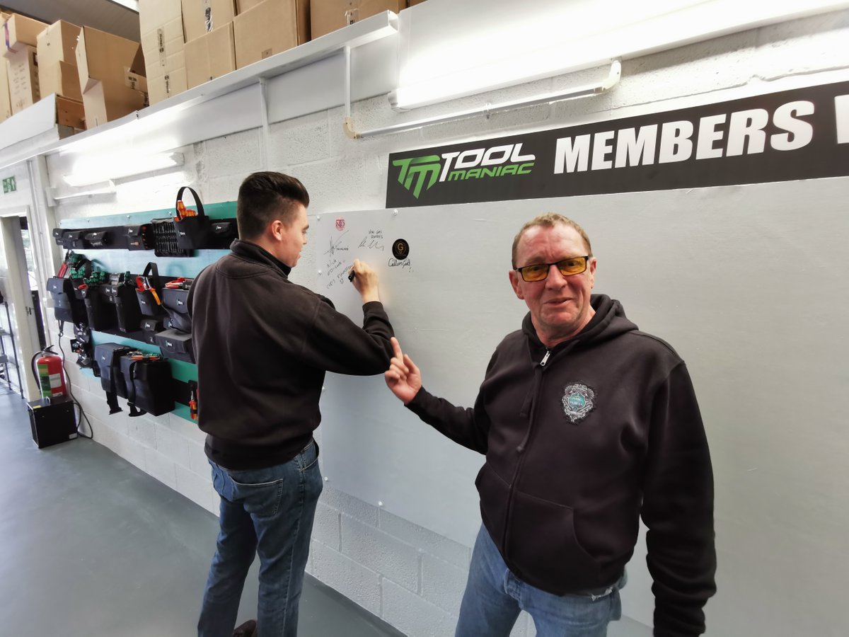 ToolManiacUK's tweet photo. Saturday morning was a busy one at Tool Maniac HQ. We had three utter Maniacs turn up so we couldn't let Callum & Tom from @goldcoreelec & Neil from @ntdelectricalservicesltd leave without signing our members wall.™️
#totaltoolmaniacs #tmhq #memberswall
@weratoolsuk @knipex_uk https://t.co/MPpV8ar8I1