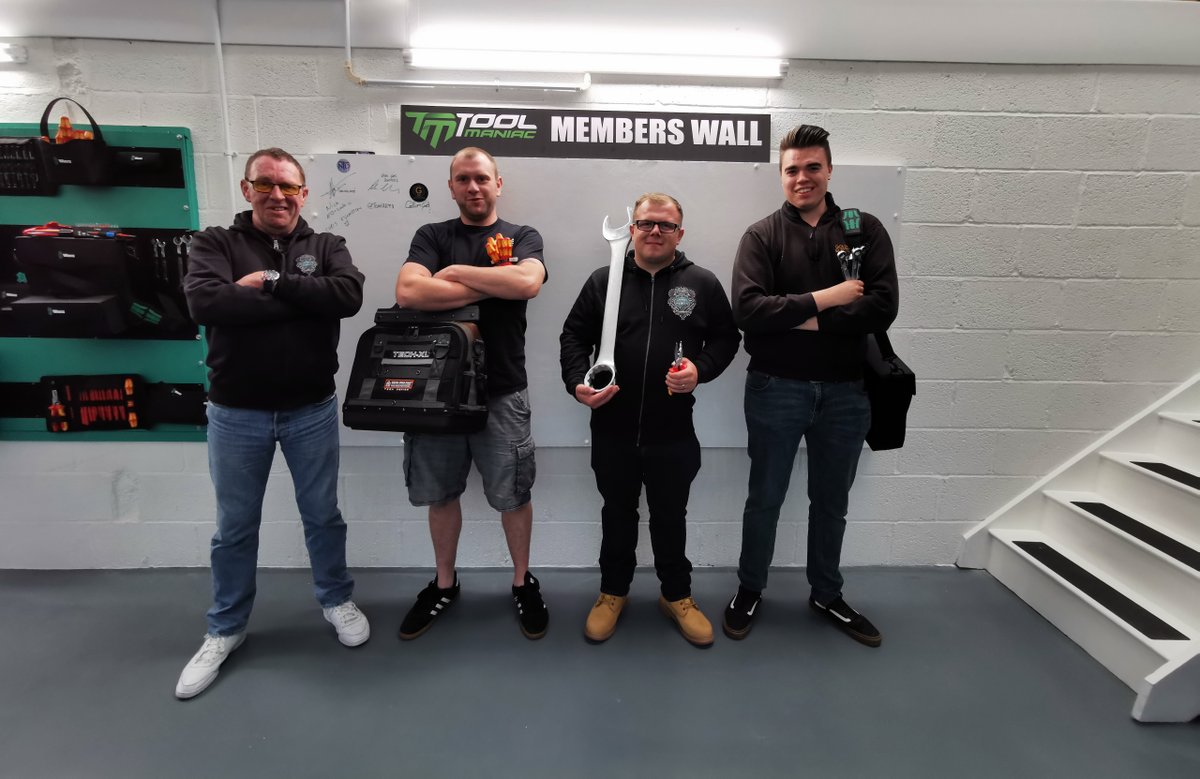 ToolManiacUK's tweet photo. Saturday morning was a busy one at Tool Maniac HQ. We had three utter Maniacs turn up so we couldn't let Callum & Tom from @goldcoreelec & Neil from @ntdelectricalservicesltd leave without signing our members wall.™️
#totaltoolmaniacs #tmhq #memberswall
@weratoolsuk @knipex_uk https://t.co/MPpV8ar8I1