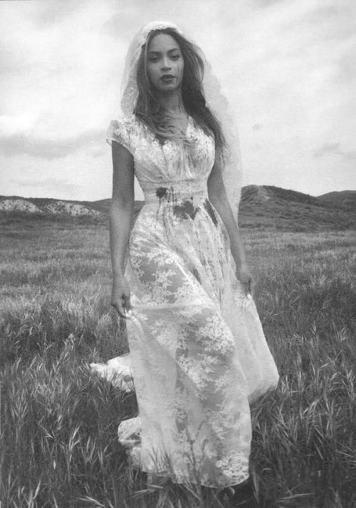 VaultOf1520's tweet photo. I’m just saying @Beyonce looking like a woman out of a southern gothic tale is my aesthetic 🖤✨ https://t.co/BA6cCuc6Qg
