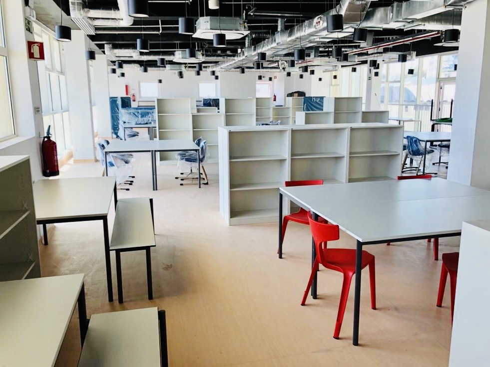 It's the final countdown to the opening on 14.09!⏱️ Check our latest updates on Facebook and Insta with the school's façade and the libarary shaping up and waiting for the books and students🧑‍🎓📚 #UnitedLisbonSchool #TomorrowMatters #UniquelyULIS #InternationalSchoolLisbon