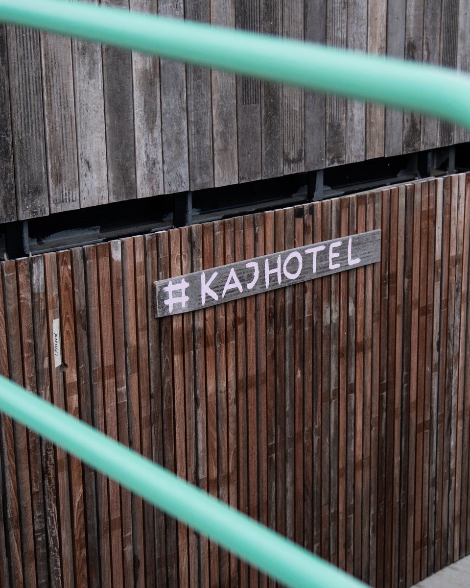 Dreaming of staying in a unique, sustainable place while in Copenhagen?🛎🛏 We met up with Barbara who recently opened up the floating top-notch one-room @kajhotel, that’s she and her husband mainly built from recycled and surplus materials🛠💚 Seems like it's well worth a visit.