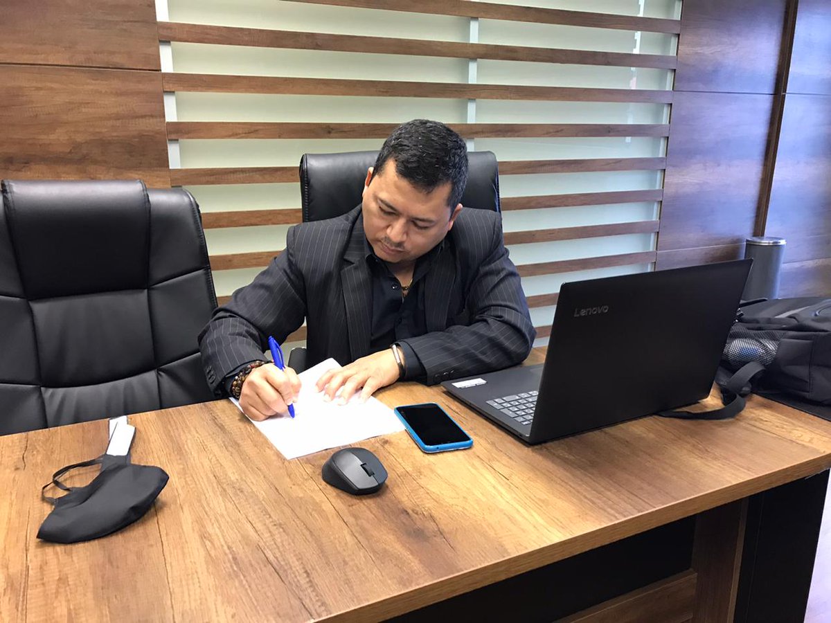 cetracelec's tweet photo. @cetracelec Somos parte de la solución y estos son los resultados, nuestros dirigentes en la firma del acta de acuerdos con la Gerencia General de @CELECEPOficial garantizando así el derecho de los trabajadores. #PorUnMejorEcuador #AsambleaEcuador https://t.co/ZcaL2pJeg1