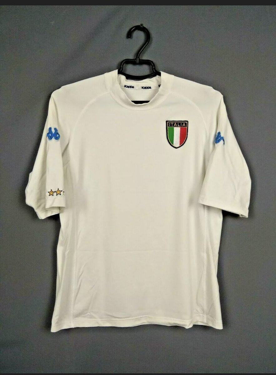 90sfootball's tweet photo. Competition! You can win this 2002 Italy away shirt (Size medium) thanks to @TheShirtMan_.

To enter:
➡️ Retweet this tweet
➡️ Follow @TheShirtMan_ https://t.co/UjhDlQ4TKl