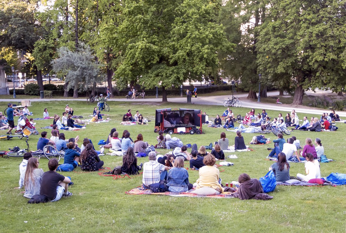 Fin de projet : #BrusselsMeetsEurope <a href="/vrmtvrmt/">Vraiment Vraiment</a> avec @Marie_Anais_B 
Durant tout l'été, mise en place d'un festival de cinéma multilingue, gratuit et #COVID-compatible au cœur du Parc Léopold autour de la différence culturelle.