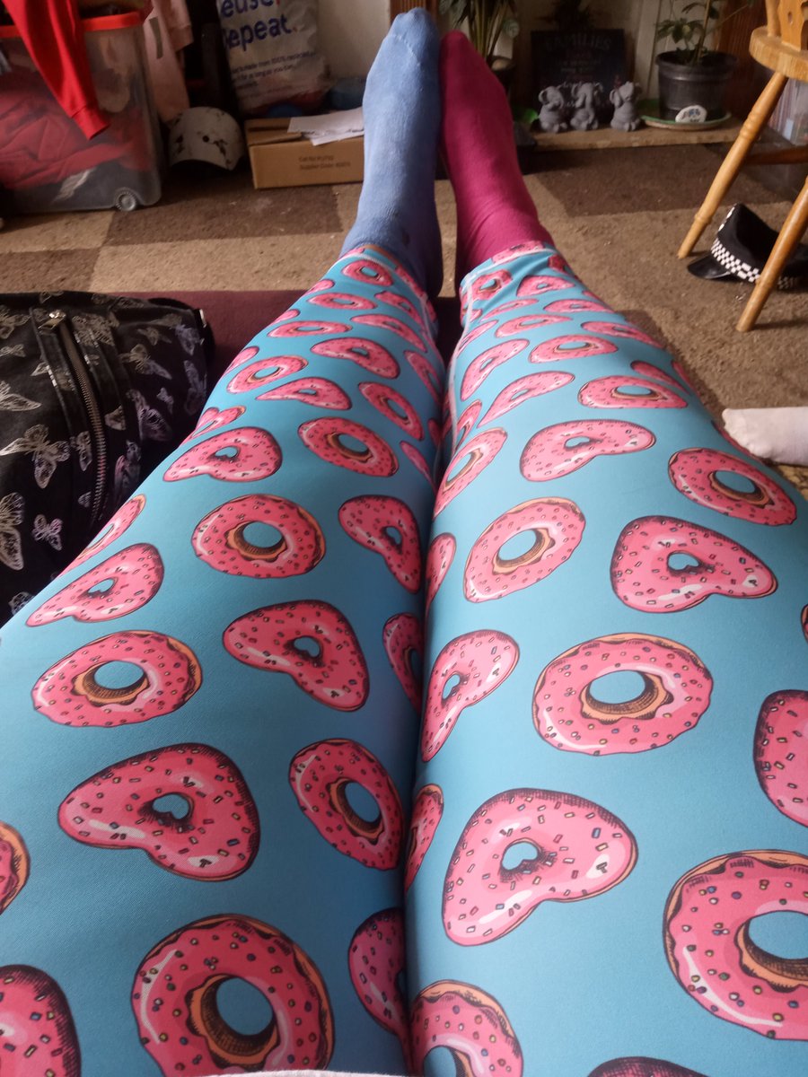 jammyamber's tweet photo. That's the first day back to year 1,2, 6 and work over!amazing staff under such unique situation. Lots of changes but me, my donuts and music where there to dance. 🎼🎵🎶
#teamstlens https://t.co/EhpFuzPEGQ
