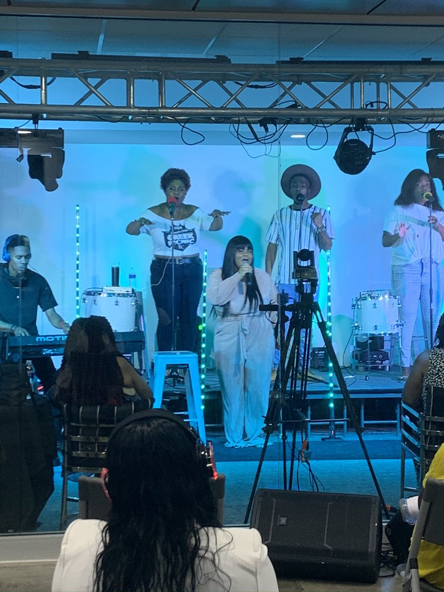 JaySol_music's tweet photo. About Last Night!!! Put a mic in my hand and watch what I do 💫#GetIntoTheGroove #SolMovement #JaySol 📸: @TdotAdot816 https://t.co/L2JQkILa7W