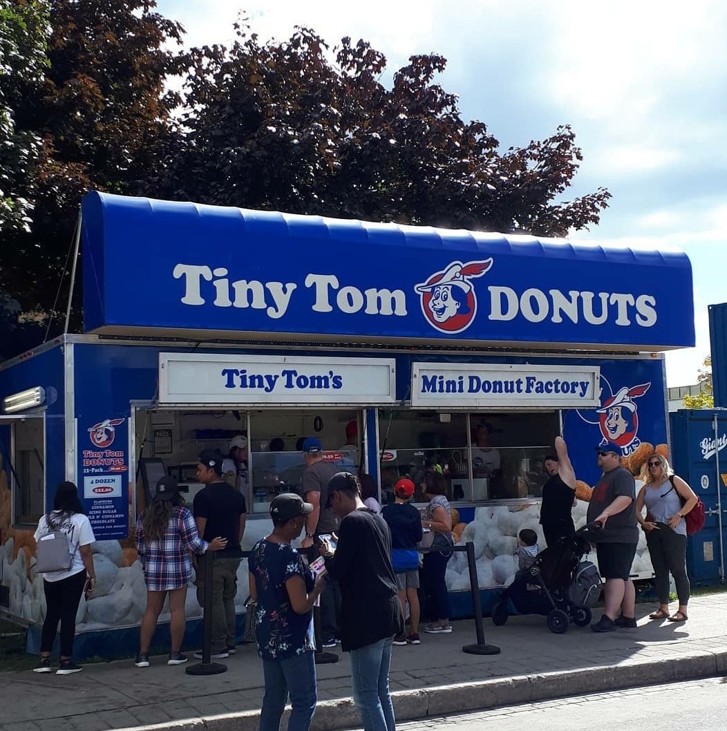 Tea_RedRose's tweet photo. Felt very odd not attending the CNE this year. Missing my Tiny Tom donuts and the Air Show. Memories from last year. #MissingTheCNE #TinyTomDonuts #AirShow #Snowbirds #CFSnowbirds https://t.co/8v177sppnc