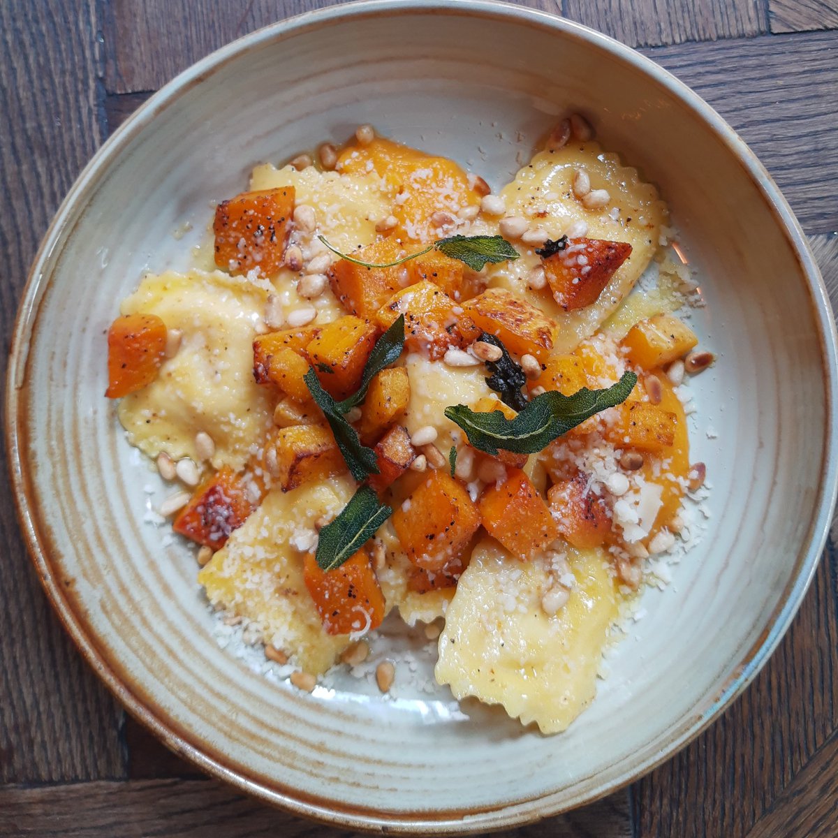 runninghorseAld's tweet photo. We're still doing EAT OUT TO HELP OUT Monday to Friday. Means you can have this delicious Autumn truffle &amp; pumpkin tortellini for only £10!
More specials including a Lobster burger, wagyu beef burger 500gr Sirloin steak to share https://t.co/C6Zt7Kbwcm