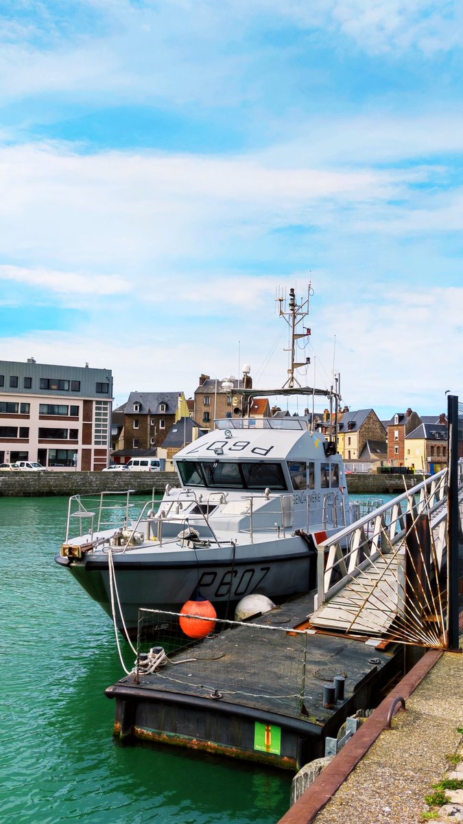 Firesnapper999's tweet photo. Just discovered a new patrol vessel for @HantspolMarine on my bike out, they may need more crew though for this one 😳 @gendarmerie_076 #P607 #CommunityCoppersAfloat to https://t.co/RAzzvfFTCH