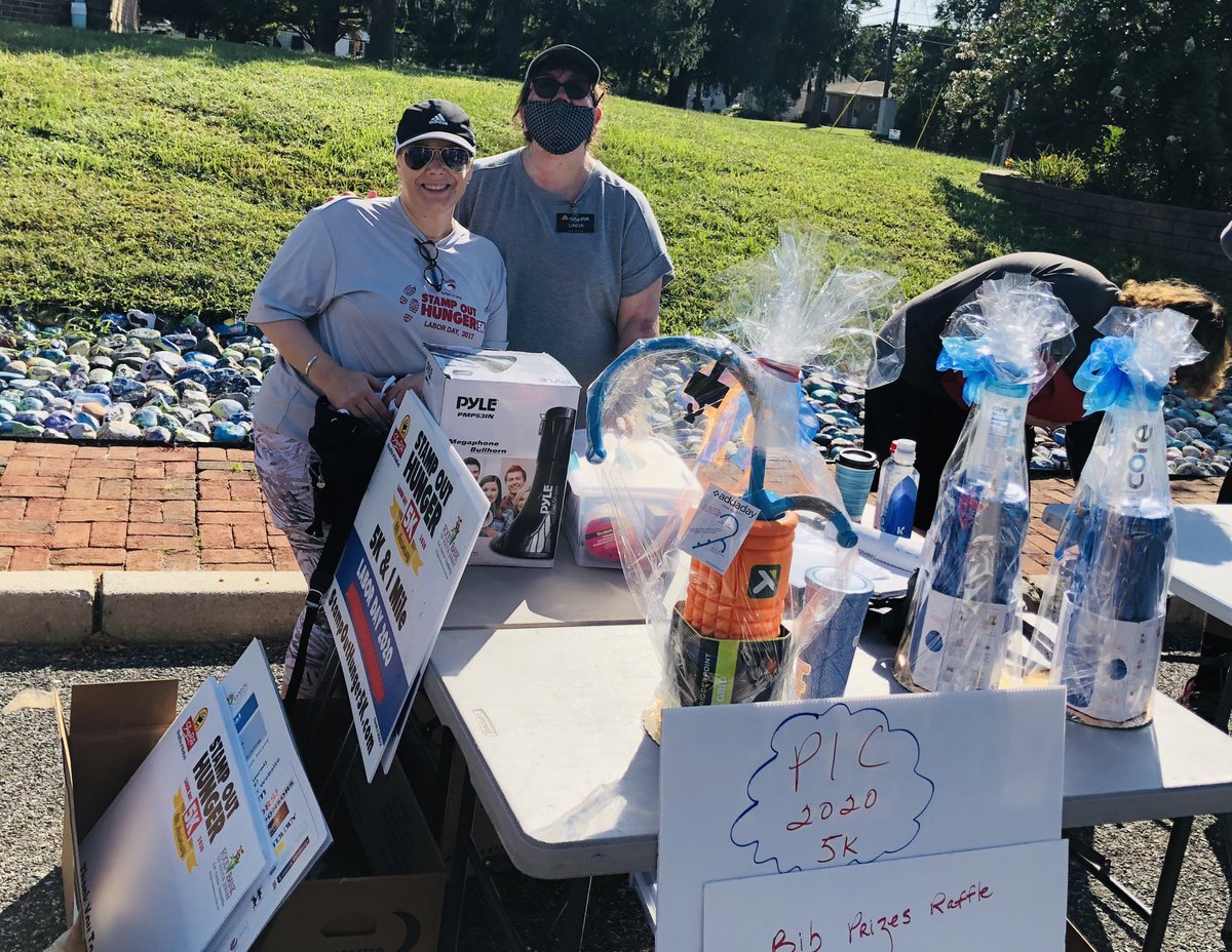 FredWasiak's tweet photo. Thank you @medford_of @Hunger5K and volunteers for your support to the @foodbankSJ! #StampOutHunger5k #MedfordVincentownRotarians #medfordnj #southjersey5k #fighthunger #EndHungerInSJ #NFLAlumni @ZalliesFreshKit https://t.co/wDFNcinFLO