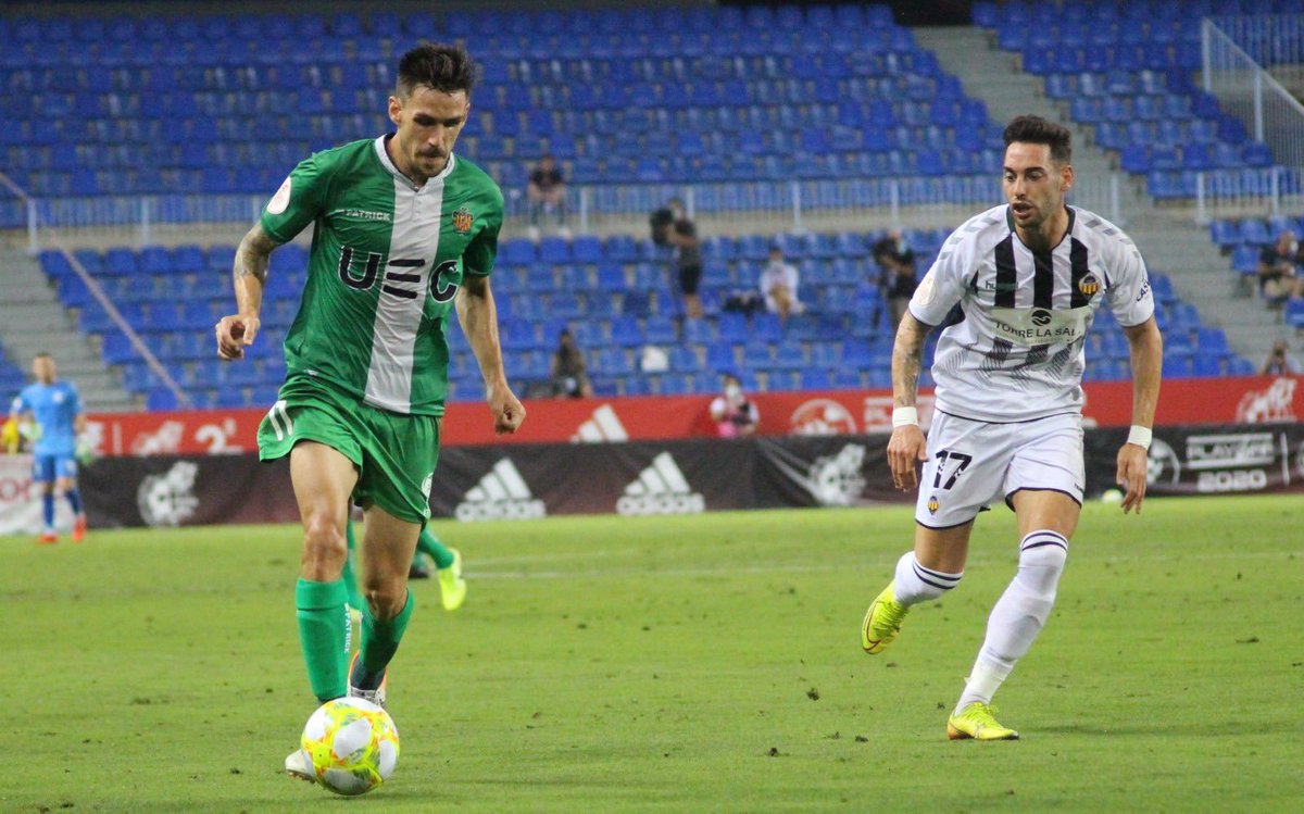 ue_cornella's tweet photo. OFICIAL | Acuerdo con el @BCFC para ampliar la cesión de Iván Guzmán una temporada más.

📂 Temporada 19/20 👇🏻
▪️ 26 partidos oficiales (liga y play-off)

✍🏻 ¡Seguimos, @IvanGG10! 💪🏻🔝

#2bg3 #Ambelverdalcor 💚 https://t.co/L87U2Gv4Yv