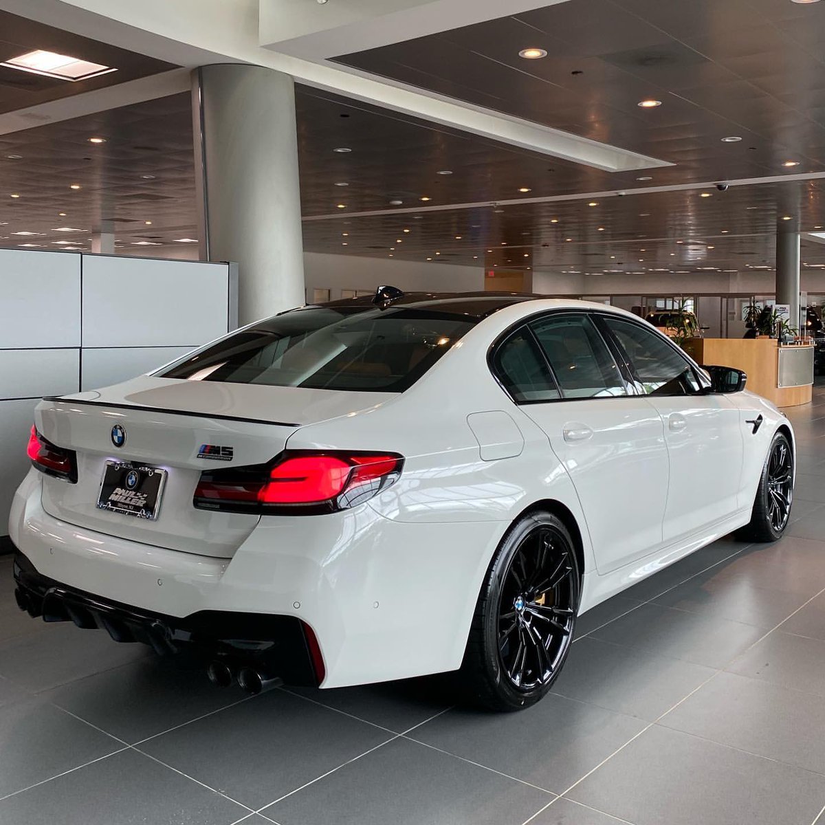 carpxrnpicx's tweet photo. M5 Competition https://t.co/1kTxDcBRfm