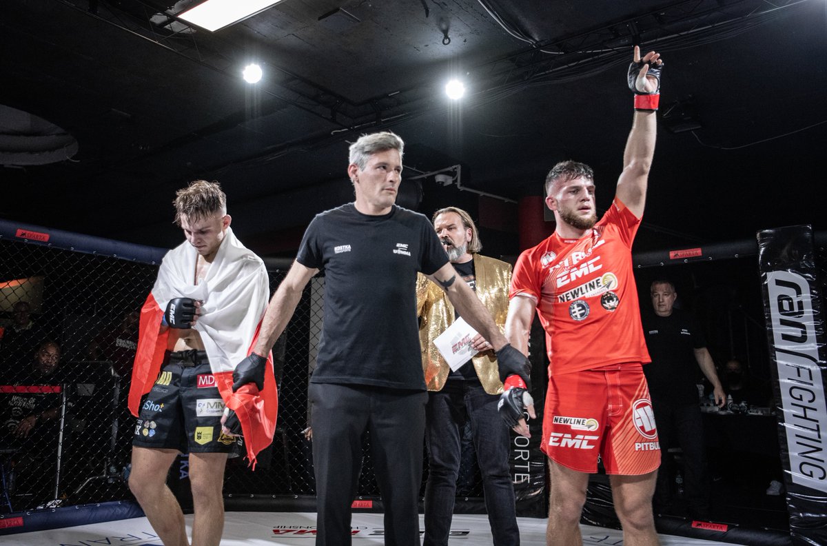 EMC_Promotion's tweet photo. What a fight this was! The full gallery for the #EMC5 co-main event between Ismail Naurdiev vs. Tymoteusz Lopaczyk is now on our Facebook page. https://t.co/QO38mTV7xk