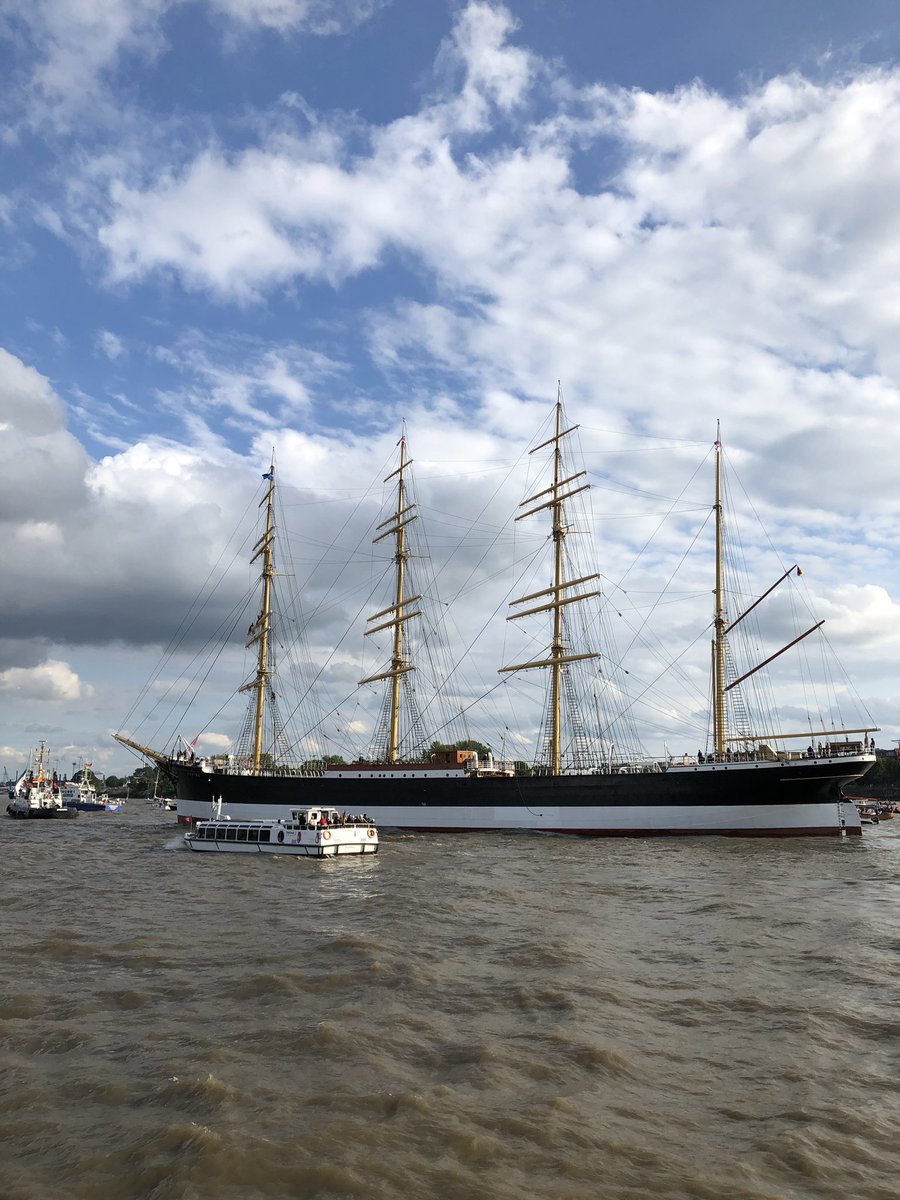 nic_ide's tweet photo. Die Peking ist in #Hamburg eingetroffen! @RTLNord https://t.co/yPRO4IJd0M
