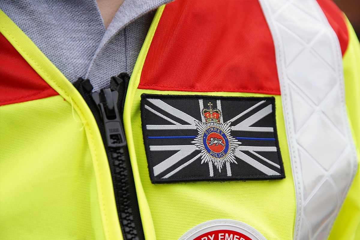 SurreyPolice's tweet photo. We are proud to support the work of @SERV_SSL Blood Runners, and over the past year our Ceremonial Association has raised ยฃ1200 for this fantastic charity, made up of volunteers who ferry blood and emergency supplies between hospitals. #WeAreProud https://t.co/iUij8zgeRd https://t.co/DZdlc7qeAH