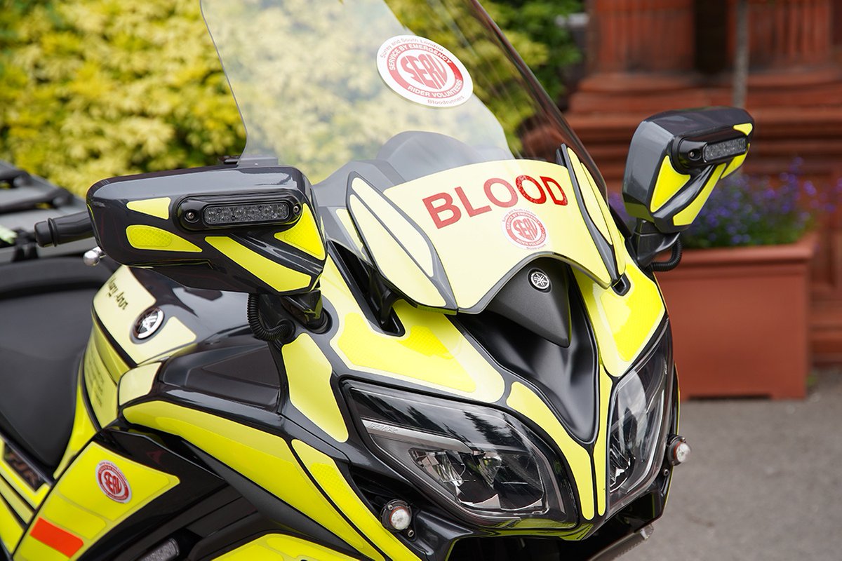SurreyPolice's tweet photo. We are proud to support the work of @SERV_SSL Blood Runners, and over the past year our Ceremonial Association has raised ยฃ1200 for this fantastic charity, made up of volunteers who ferry blood and emergency supplies between hospitals. #WeAreProud https://t.co/iUij8zgeRd https://t.co/DZdlc7qeAH