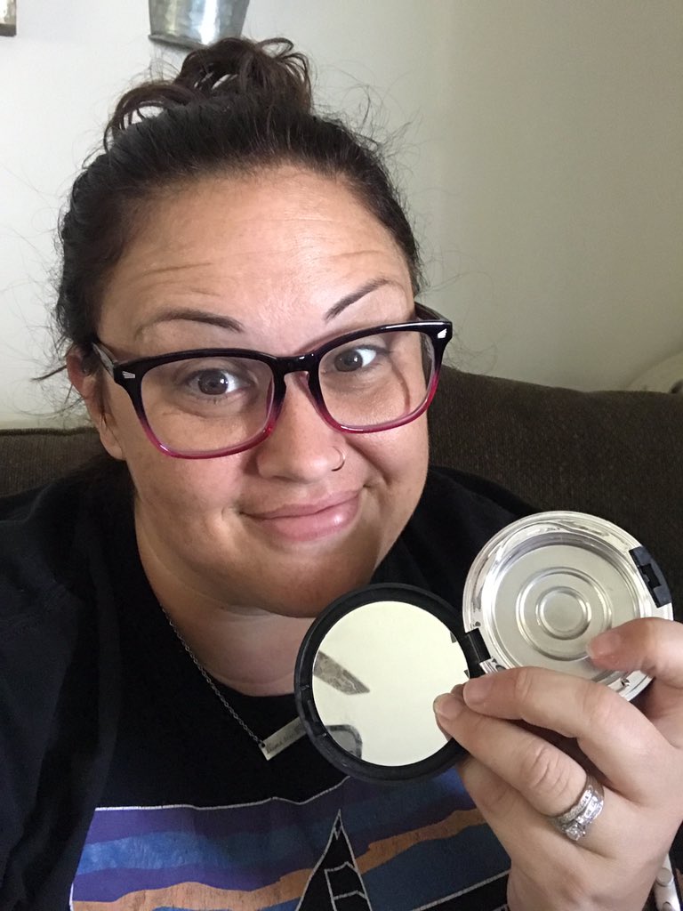 Mikki_Brooks17's tweet image. Ignore my crazy hair - but when you see innovation, you’ve got to try it. 👍🏽 Compact mirrors = quick document camera! 😃 #QuickTrick #ShareScreenECLearners #NeedMoreCoffee ☕️