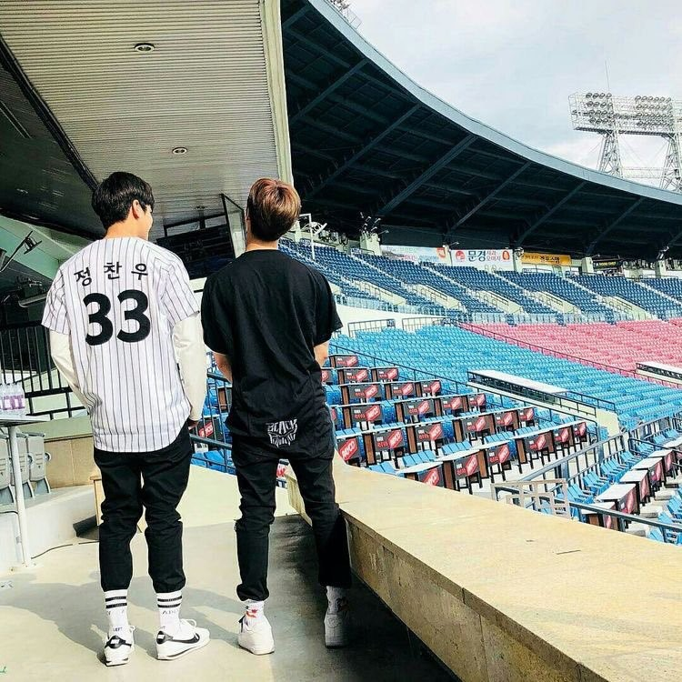 Jinhwan has always had a strong sense of responsibility as the eldest. As the members walk fearlessly down the path they& #39;ve chosen, whenever they look back, his supportive smile is always there to greet them. He is an inconspicuous presence that catalyzes iKON& #39;s bravery.