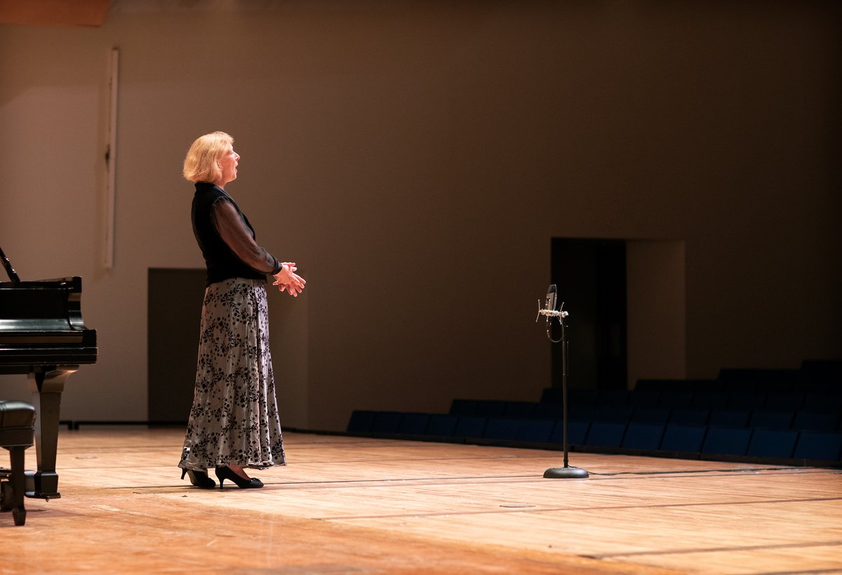 No matter where you are, you're invited! ⬇️🎼
The Crane Faculty Gala will stream online tomorrow night (Sept. 8) at 7:30 pm, w/ a mix of recorded and live performances from the Hosmer Hall stage. Read the program and find the streaming links at potsdam.edu/cranelive.