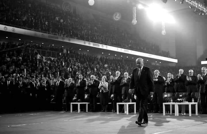 ismailhakkiesen's tweet photo. “Dünya başıma yıkılsa, aç kalıp muhtaç düşsem yine namerde el açmam, bu #davadan dönmem, bu emanete leke sürdürmem. Allah’tan korkar, Yusuf yüzlülerden utanırım” 

Lider #Devlet #Bahçeli https://t.co/uOx5Q8eDNN