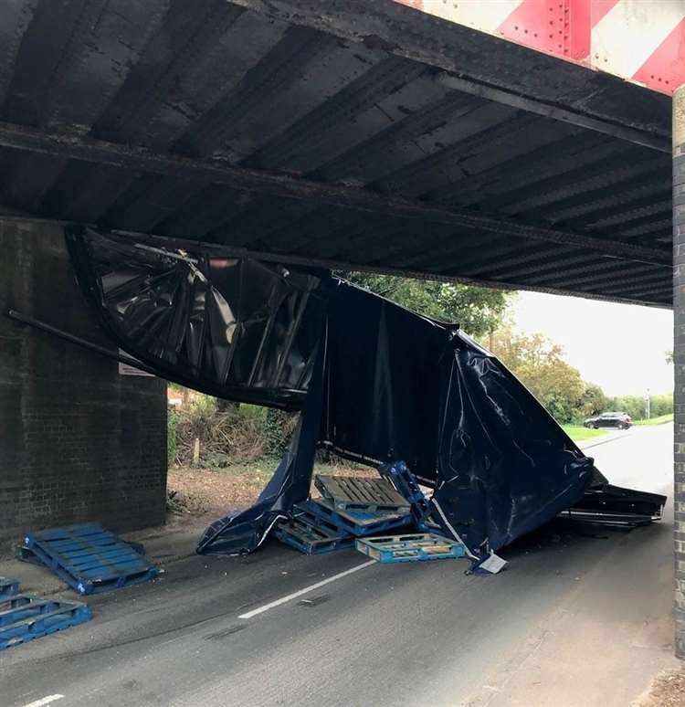 CambridgeIndy's tweet photo. Lorry strikes railway bridge in #Cambridge - causing delays on roads and rails this afternoon https://t.co/7HUKEkWyMz #ColdhamsLane https://t.co/r8AA3Ilguz