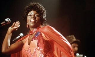 KingSt84's tweet photo. Happy Birthday to a dance music queen, Miss #GloriaGaynor. 
#ANightInParadise party revelers will be raising a glass &amp; spinning your tracks in our living rooms until we can dance once more together on a #dancefloor
💪❤️#ParadiseGarage #LarryLevan #dancefloorclassics #iwillsurvive https://t.co/SJiGIZJnVu