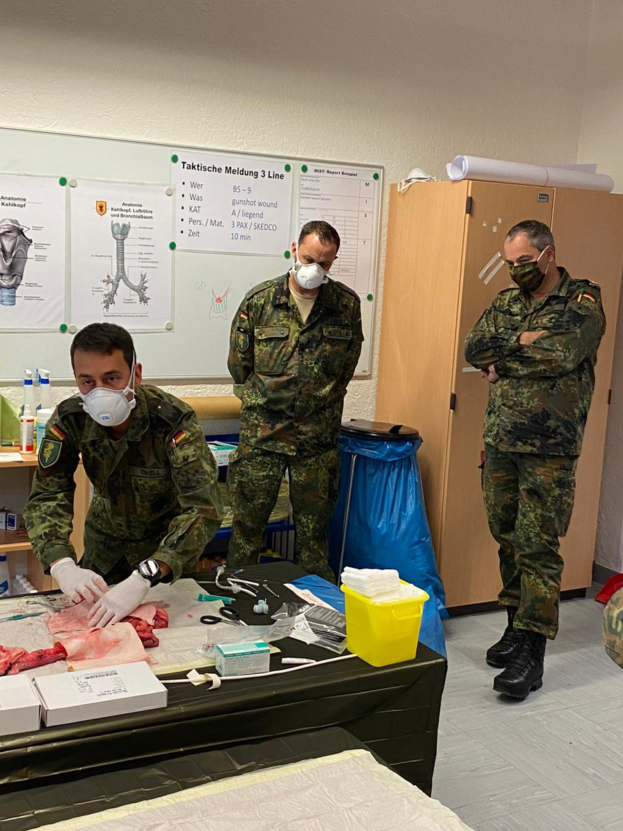 Inspekteur_Heer's tweet photo. Top Ausbildung beim #AusbZSpzlOp. Hoch motivierte Ausbilder. Training für den #Einsatz. Taktik, Schießausbildung und Inübunghalten der #CombatFirstResponder unter realitätsnahen Bedingungen. Scharfe Seite des Berufes. #Gute Ausbildung rettet Leben.
#AusbZSpzlOp
#WIRSINDDASHEER https://t.co/HbpgAj9AfJ