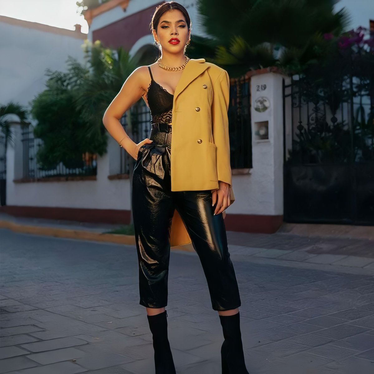 Belinda debuta con Shein respaldada por Kenia Os, Kunno y Nodal