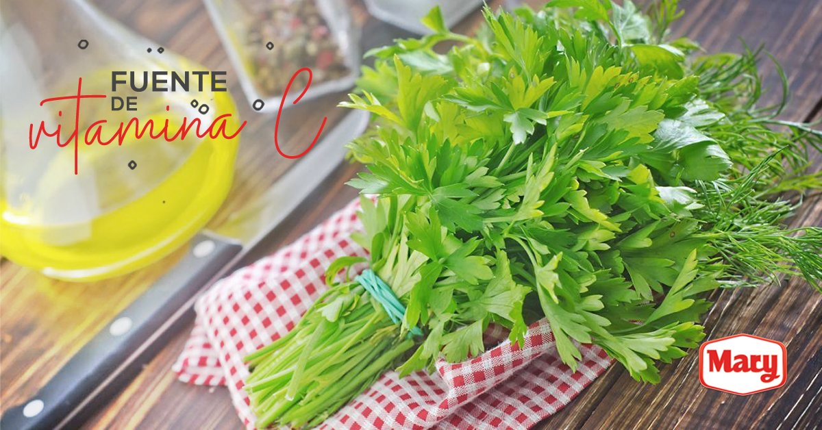 El perejil es una gran fuente de vitamina C que ayuda a aumentar nuestras defensas, además de combatir la retención de líquidos. #AlimentosMary #TieneMásParaDar  bit.ly/2XVAVvG #07Sep