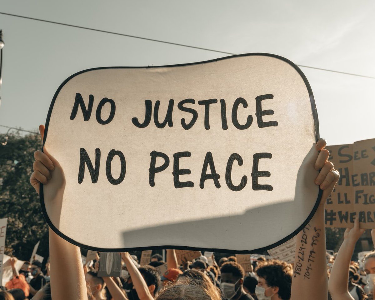 VoiceOfIslamUK's tweet photo. “Institutions have a responsibility when it comes to how they perpetuate or decrease #racism. If you have good intentions but are keeping silent on racism, you are complicit in the actions of the institution”

-Adam Pugh, Anti-Racism Campaigner, @AdamPugh

#VOIdrivetime https://t.co/ijCjXl0dMx