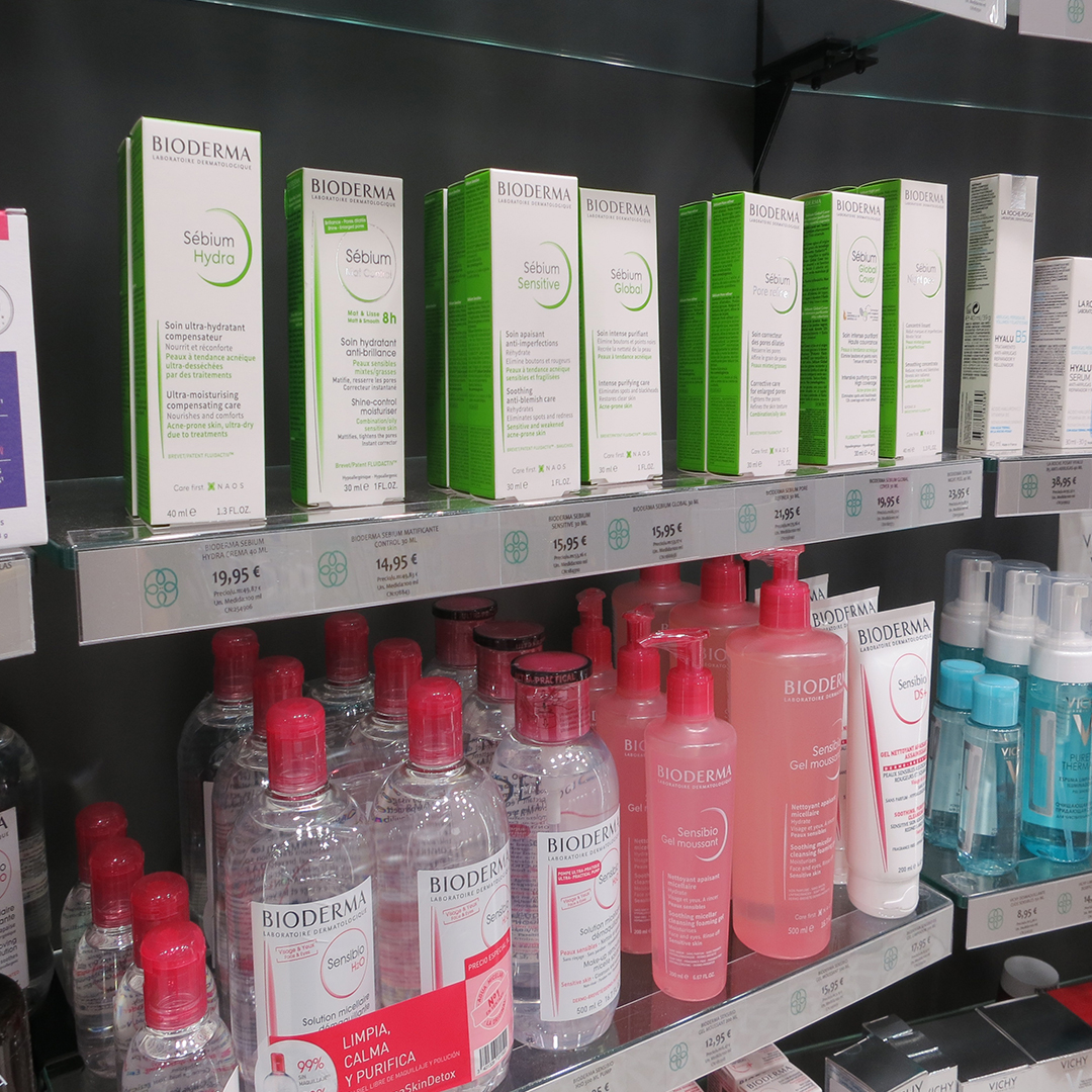 KreaMarket's tweet photo. Farmacia Anaïs Barrachina - Barcelona https://t.co/KtwwYvy443