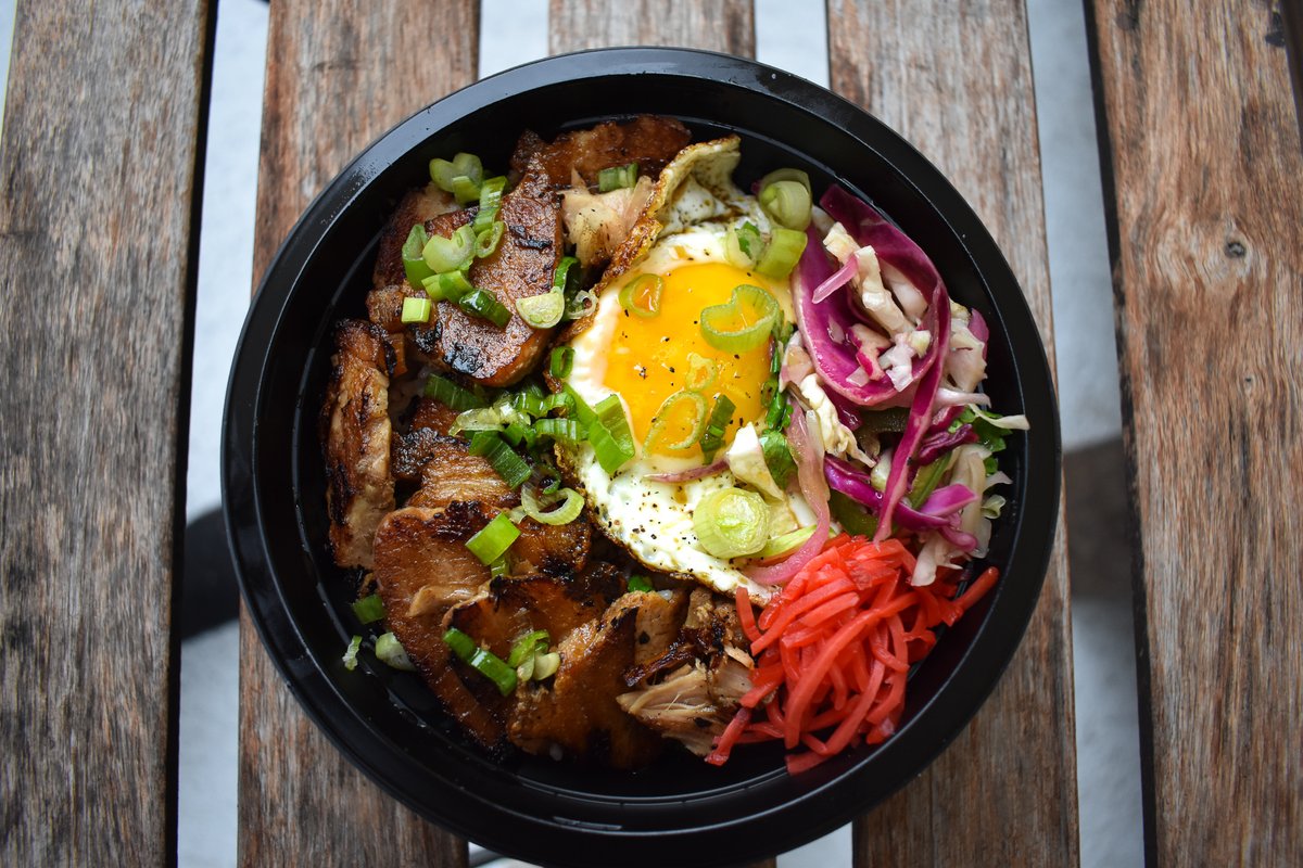 DashiBrooklyn's tweet photo. ‼️NEW ITEM ‼️order online LINK IN BIO 🙏🏽
Chashu-don: Braised pork belly, fried egg, house  slaw, pickled ginger, scallions over a warm bed of rice.  
-
-
#Foodie #Yum #Dashibrookly #chashudon #porkbelly #Brooklyn #Japanese #Delicious https://t.co/j4f4iK23aZ