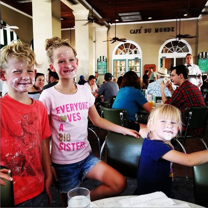 DiapersOnAPlane's tweet image. Required customs in Nawlins! Powdered sugar covered faces at Cafe Du Monde! 
Worldschooling what happens when you combine warm fried dough and powdered sugar of course! It&apos;s the most important lesson of their lives.

#diapersonaplane #neworleans #textbooklearning #worldschooling