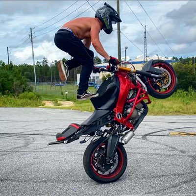 sethBailey16's tweet photo. Won’t stop till I’m on top 🦍 https://t.co/lNAyFogWbE