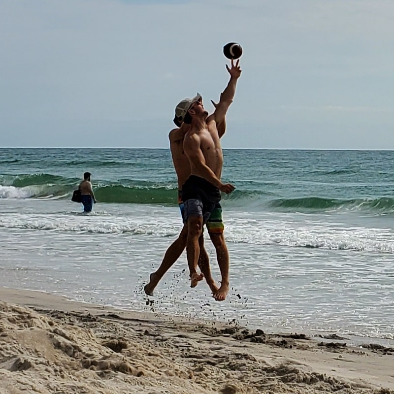 mlosoncy's tweet photo. #losoncyboysbeachin #whogetsit 
#funinthesun https://t.co/TcSKdSCLwK