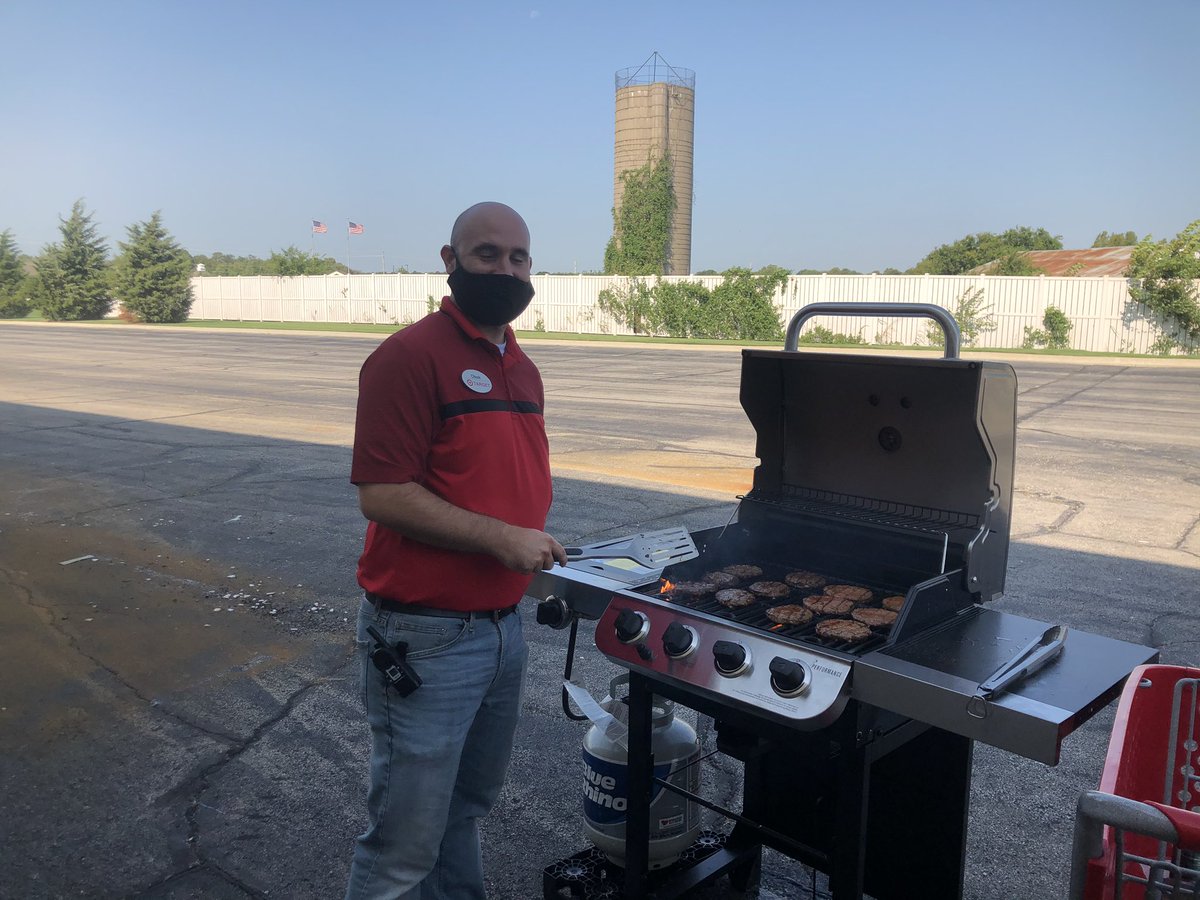This is why our SD is the best in the business! He is here bright and early after a close to fuel up our team on Labor Day!  Thank you Chuck!! #WehavethebestSD #weare2095 <a href="/crw12tarheel/">Chuck Williams</a> <a href="/Fit2095/">Kyle Z Lee</a> <a href="/ThatTJBurns/">TJ Burns</a> @HannahS37689142 @baileybump17 @TwoJo90Five <a href="/PattonShalee/">Shalee Patton</a>