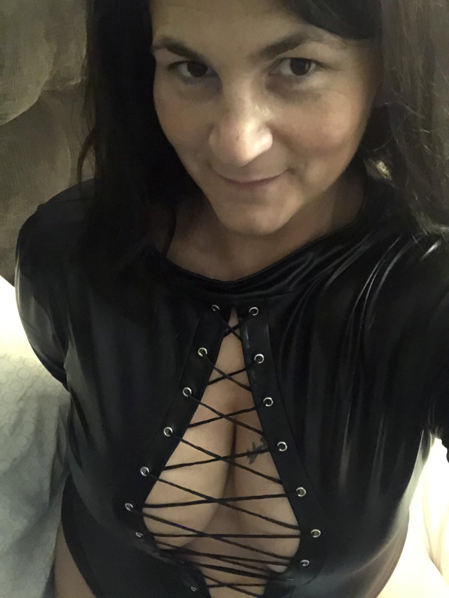 HottiesKc's tweet photo. Thanks for the follow @BoobiliciousGal 😘
#Boobilicious 
#SweetTits
#TitsOut
#HotWife 
#SoapyFun 
#ShowMeHottie 💯🔥 https://t.co/HMZd26KcEE