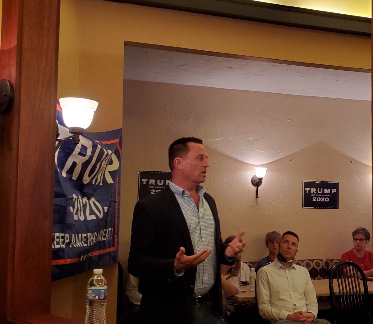 TRUMPinthe216's tweet image. Awesone event for @RichardGrenell in Strongsville, sponsored by @CuyahogaGOP &amp;amp; @LCRCleveland! A totally enthusiastic crowd for @realDonaldTrump !  #OH4Trump!