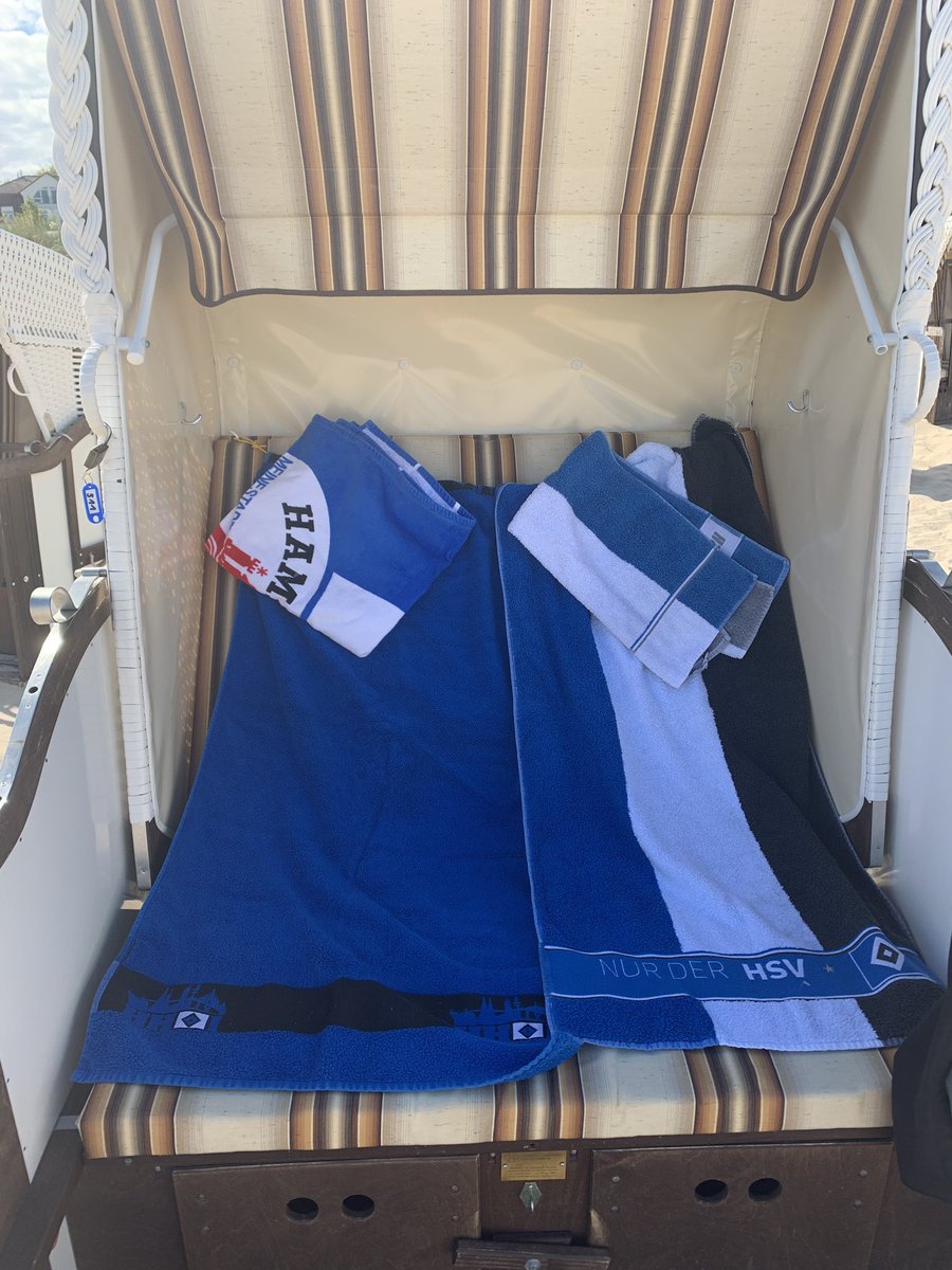 ele1887's tweet photo. Nach sieben Jahren wieder so mobil, um endlich wieder Sand unter meinen Füßen zu spüren. Step by Step... Lecker Essen bei Gosch, dazu ein Weinchen. Gleich einen Absacker auf dem Balkon. Ein wunderschöner Tag. #meineInsel #Urlaub #dasLebenistschön https://t.co/kILyiXgcQj