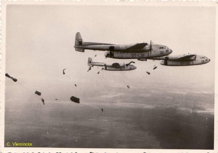 KoenVX's tweet photo. For #FlyingBoxcar enthousiast. These are from the ‘60s @BelgiumDefence @Carter20012128 @ParaCdoBE https://t.co/TMf1uHyJby