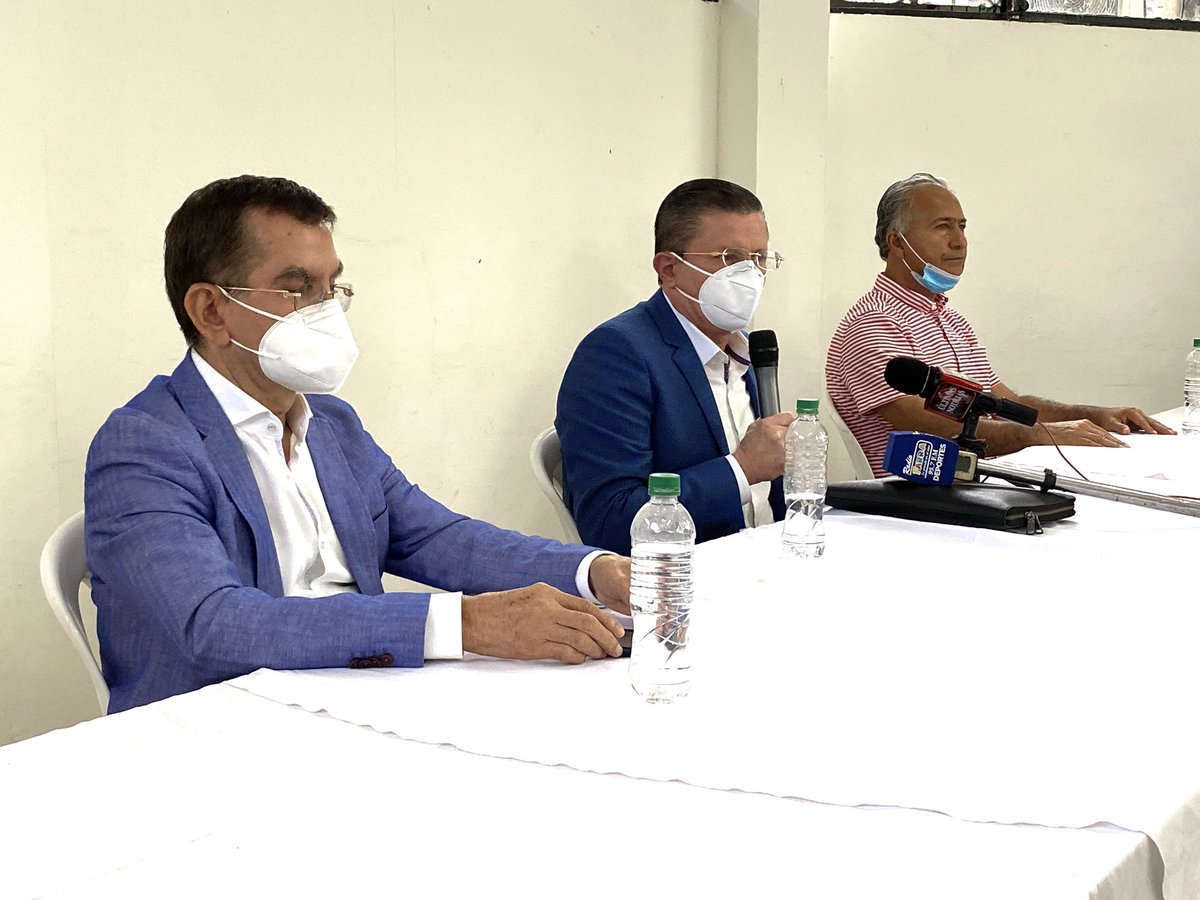 CarlosVeraMor1's tweet photo. #RuedaDePrensa 
En Portoviejo, los dirigentes de Unidad Primero Mariano Zambrano, Camino Agustin Casanova y Partido Social Cristiano Clemente Vasquez. Ratifican la alianza nacional y provincial para las próximas elecciones. Unidad Manabita listas 6-65-105. #PorTiManabí https://t.co/qz26ycH6x1