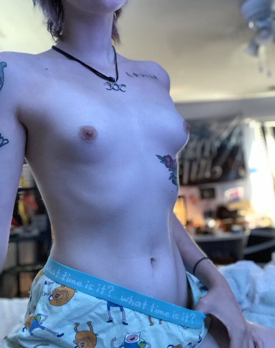 I&rsquo;m getting into jolyne soon but first these are just a few casual pics 💕 https://t.co/4q4WXOOYof https://t<a href="/tag/fembois"class="tags"><span>#fembois</span></a>