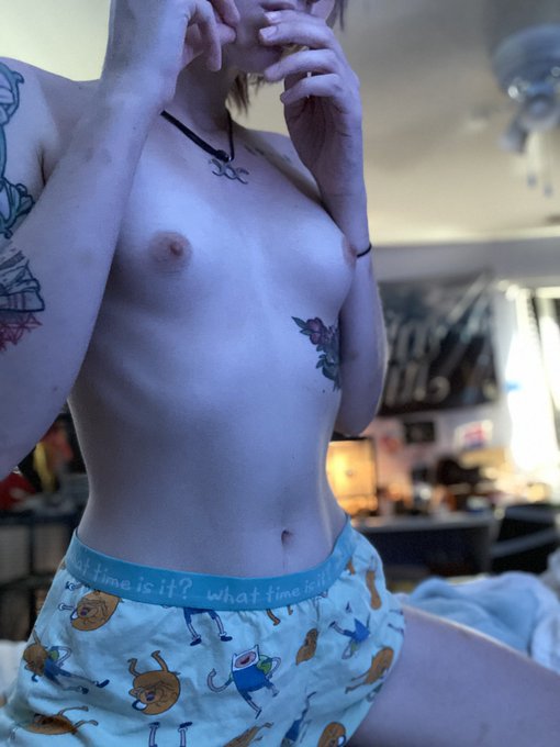 I&rsquo;m getting into jolyne soon but first these are just a few casual pics 💕 https://t.co/4q4WXOOYof https://t<a href="/tag/fembois"class="tags"><span>#fembois</span></a>